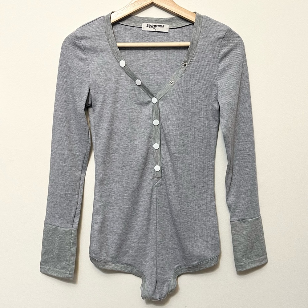 Zeagoo • S • Ribbed Henley Snap Button Bodysuit Cheeky Bottom Light Heather Grey